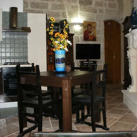 Gasthuis Il Castello Te Lu Sanna 4*