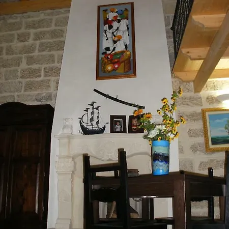 Pensión Il Castello Te Lu Sanna Merine